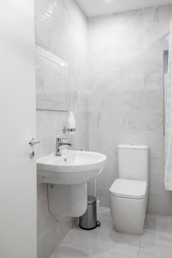 Saint Julian's Sea View Apartment 2 Bedrooms 2 Bathrooms, 2 Minutes Away From The Sea מראה חיצוני תמונה