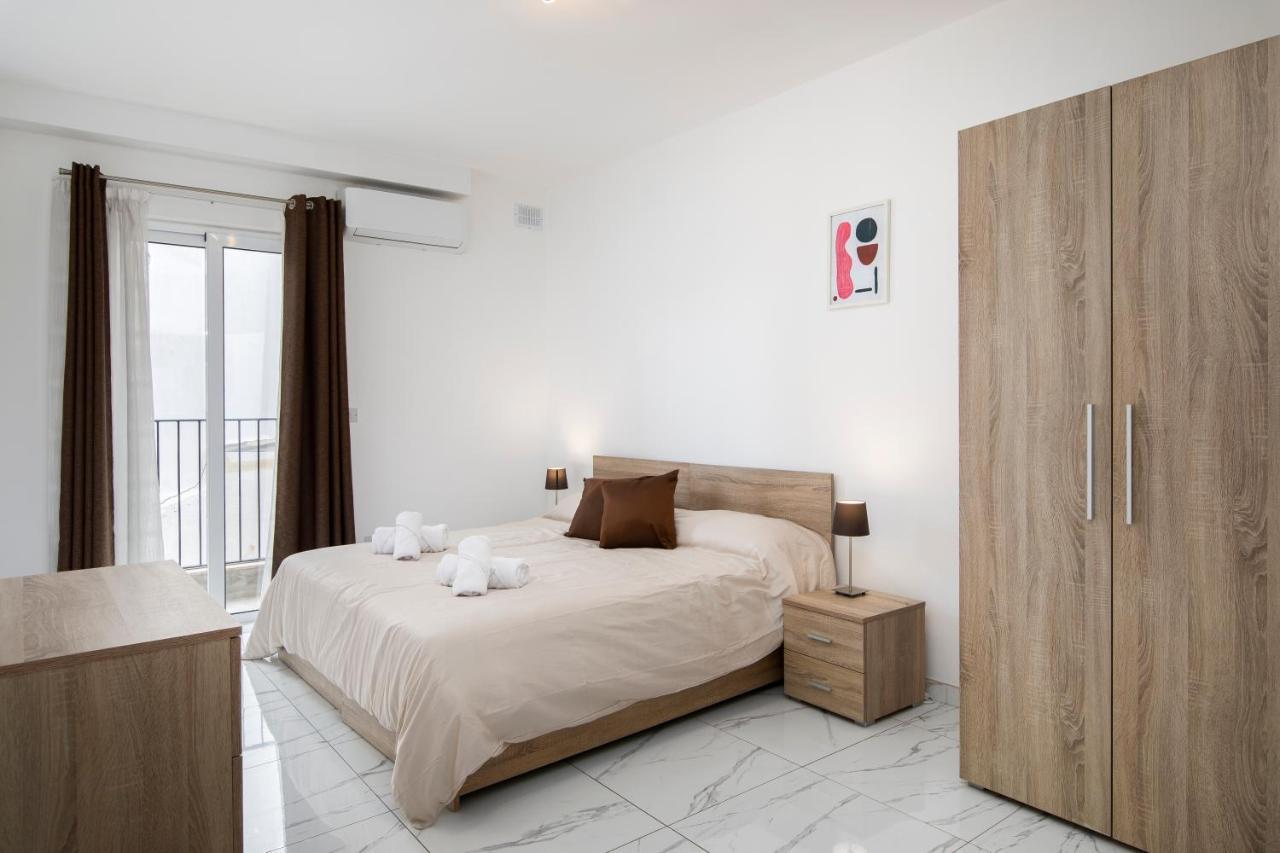 Saint Julian's Sea View Apartment 2 Bedrooms 2 Bathrooms, 2 Minutes Away From The Sea מראה חיצוני תמונה