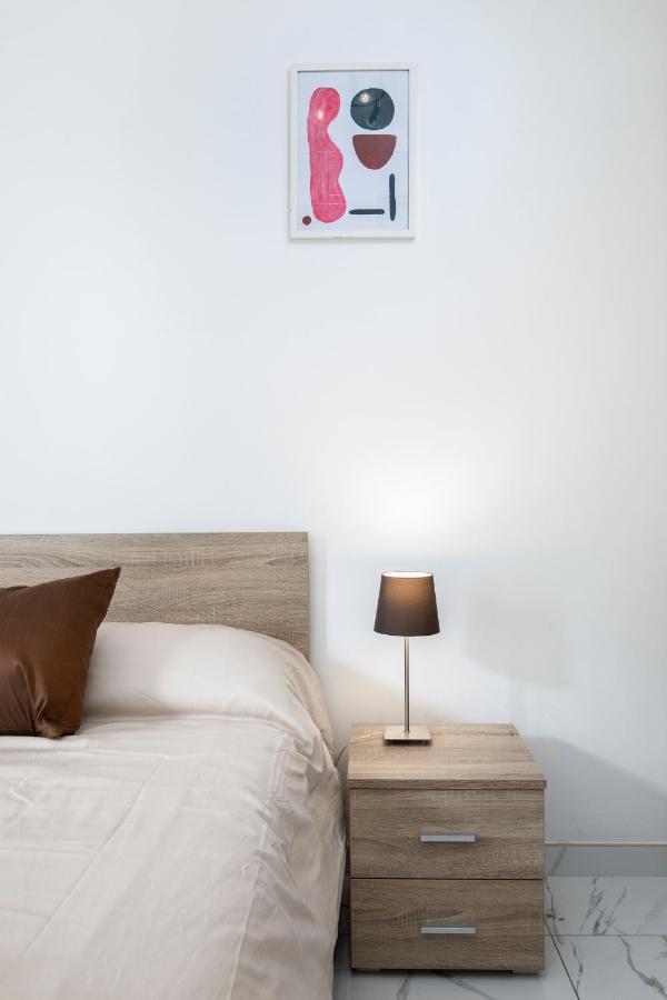 Saint Julian's Sea View Apartment 2 Bedrooms 2 Bathrooms, 2 Minutes Away From The Sea מראה חיצוני תמונה