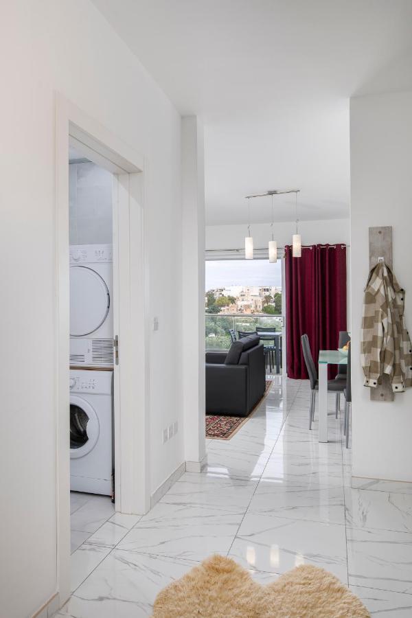 Saint Julian's Sea View Apartment 2 Bedrooms 2 Bathrooms, 2 Minutes Away From The Sea מראה חיצוני תמונה