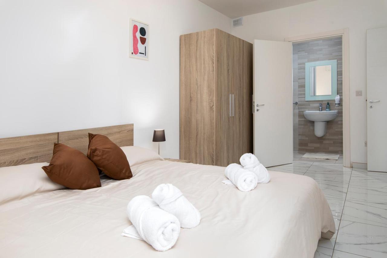 Saint Julian's Sea View Apartment 2 Bedrooms 2 Bathrooms, 2 Minutes Away From The Sea מראה חיצוני תמונה