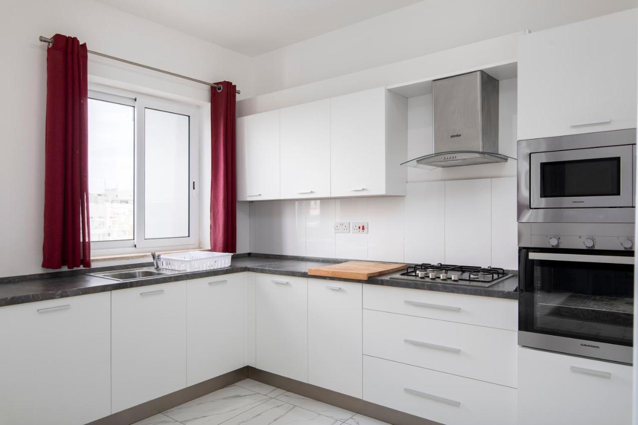 Saint Julian's Sea View Apartment 2 Bedrooms 2 Bathrooms, 2 Minutes Away From The Sea מראה חיצוני תמונה